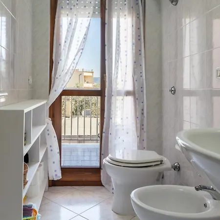 Guesthost - Comfy Flat For 6 *