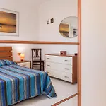 Guesthost - Comfy Flat For 6 *