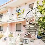Guesthost - Comfy Flat For 6 * أولميدو